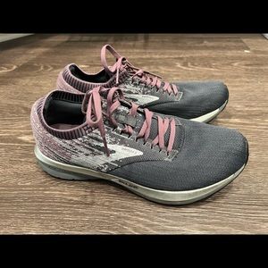 Brooks womans running shoes